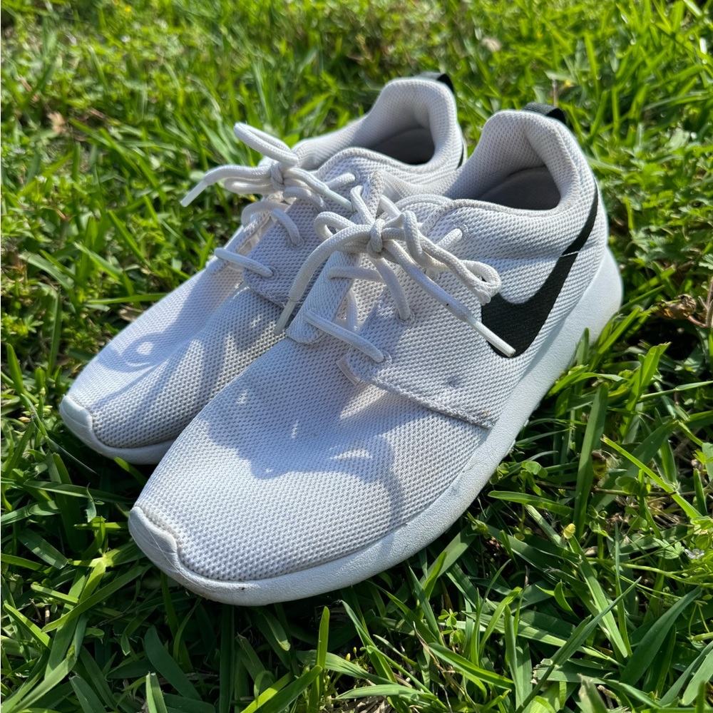 Women’s Nike Shoes, 7.5